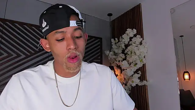 B Wild online show from 12/04/25, 03:05