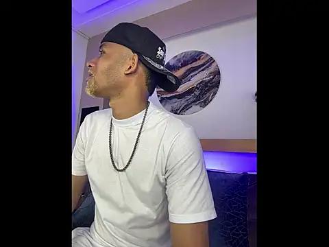 Snapshot of B_Wild chatting on 02/11/26, 04:23 B Wild online show from 02/11/26, 04:23