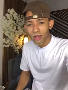 B Wild online show from 10/08/25, 03:41