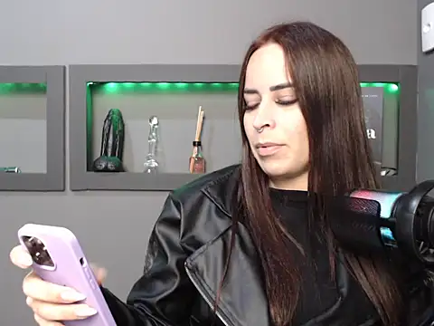 Snapshot of GuriaHot chatting on 09/11/25, 09:59 GuriaHot online show from 09/11/25, 09:59