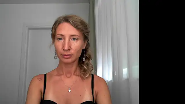 Snapshot of Paevoa chatting on 10/05/25, 08:38 Paevoa online show from 10/05/25, 08:38
