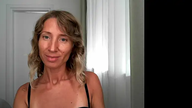 Snapshot of Paevoa chatting on 09/23/25, 12:56 Paevoa online show from 09/23/25, 12:56