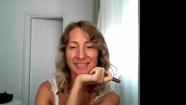 Snapshot of Paevoa chatting on 09/21/25, 09:25 Paevoa online show from 09/21/25, 09:25