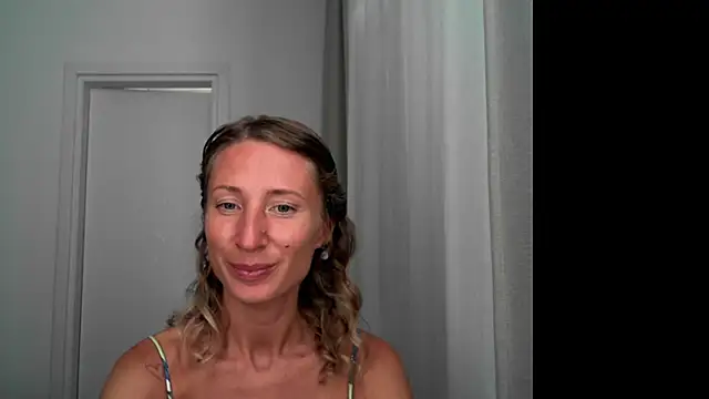 Snapshot of Paevoa chatting on 09/27/25, 02:45 Paevoa online show from 09/27/25, 02:45