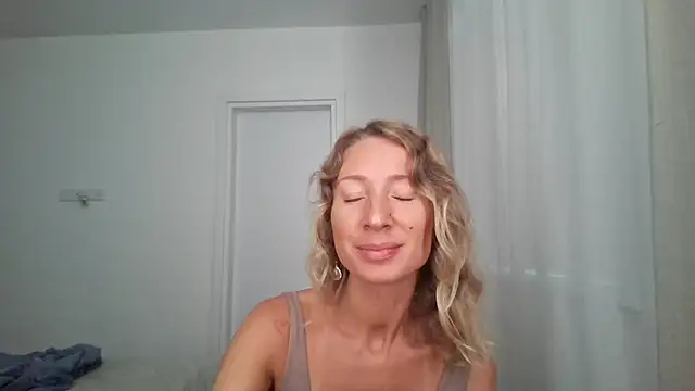 Snapshot of Paevoa chatting on 09/10/25, 08:13 Paevoa online show from 09/10/25, 08:13