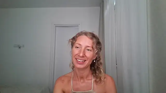 Snapshot of Paevoa chatting on 09/11/25, 11:21 Paevoa online show from 09/11/25, 11:21