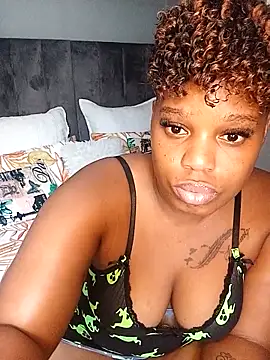 Snapshot of ThickAmy chatting on 11/09/25, 08:18 ThickAmy online show from 11/09/25, 08:18