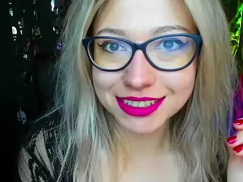 Snapshot of loveHeidi chatting on 10/15/25, 04:44 loveHeidi online show from 10/15/25, 04:44