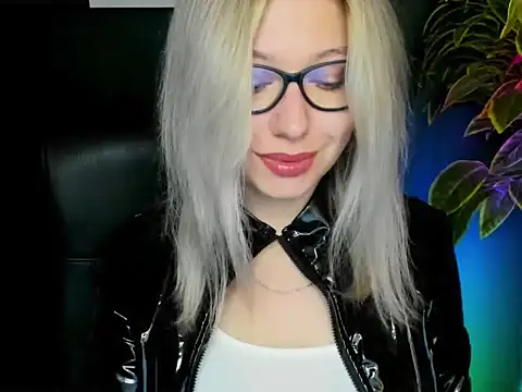 Snapshot of loveHeidi chatting on 09/18/25, 04:26 loveHeidi online show from 09/18/25, 04:26