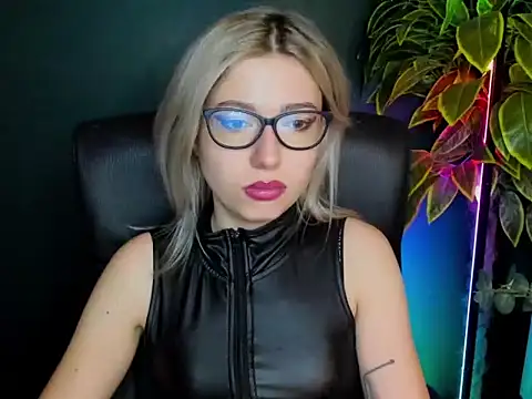 Snapshot of loveHeidi chatting on 10/02/25, 04:16 loveHeidi online show from 10/02/25, 04:16
