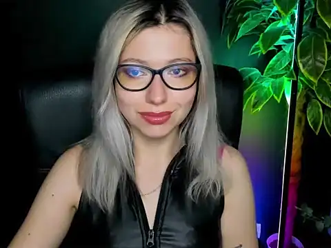 Snapshot of loveHeidi chatting on 09/16/25, 04:46 loveHeidi online show from 09/16/25, 04:46