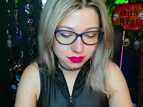 Snapshot of loveHeidi chatting on 10/16/25, 04:32 loveHeidi online show from 10/16/25, 04:32