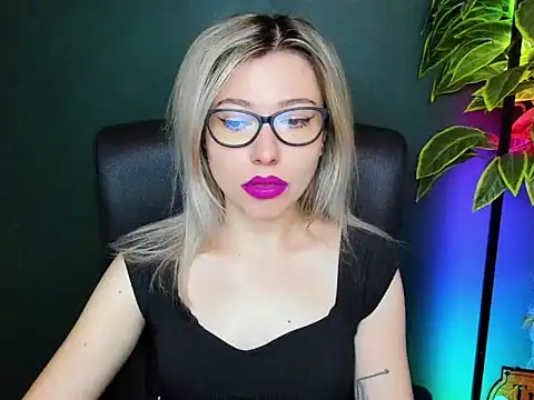 loveHeidi online show from 11/10/25, 07:24