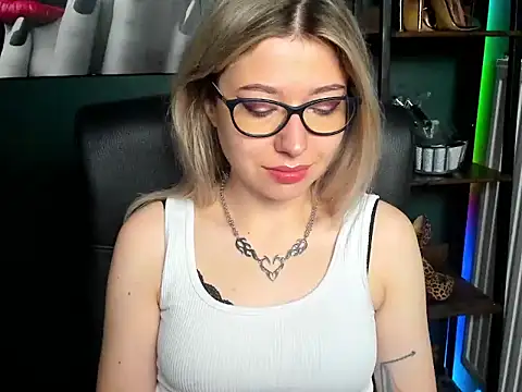 loveHeidi online show from 07/15/26, 04:30