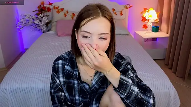 LumMina online show from 09/27/25, 10:21