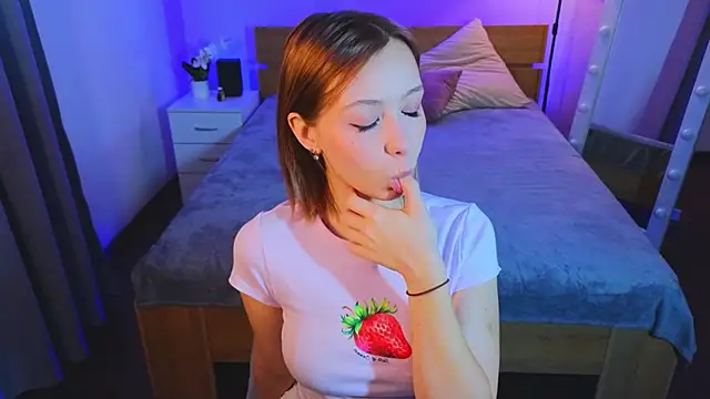 LumMina online show from 12/03/25, 01:10