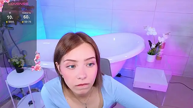 LumMina online show from 09/21/25, 09:47