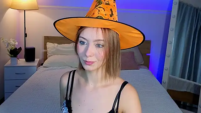 LumMina online show from 11/03/25, 09:57