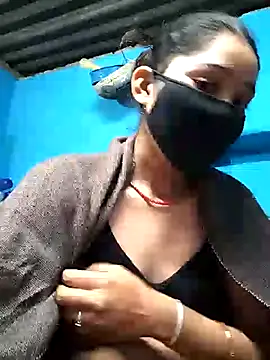 Snapshot of Hot_cupal chatting on 11/17/25, 11:31 Hot cupal online show from 11/17/25, 11:31