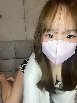 Snapshot of maika_3 chatting on 10/31/25, 12:40 maika 3 online show from 10/31/25, 12:40