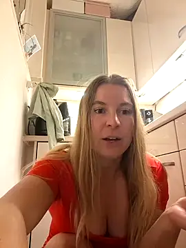 Snapshot of story_of_sarah chatting on 10/09/25, 04:51 story of sarah online show from 10/09/25, 04:51