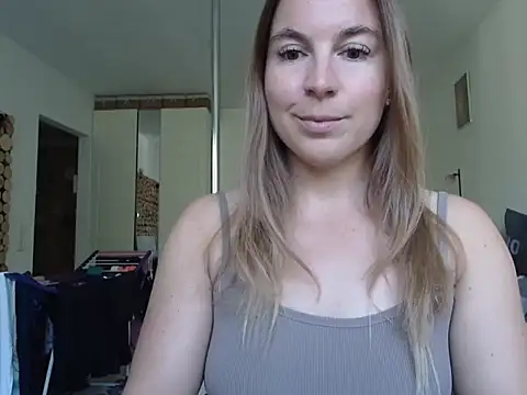 Snapshot of story_of_sarah chatting on 09/15/25, 08:15 story of sarah online show from 09/15/25, 08:15