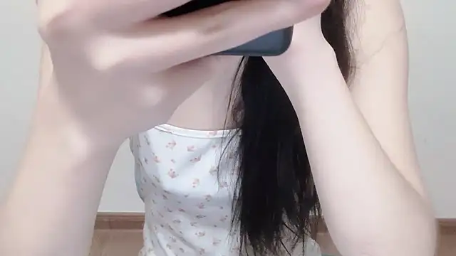 Snapshot of Queen_ww chatting on 10/15/25, 01:19 Queen ww online show from 10/15/25, 01:19