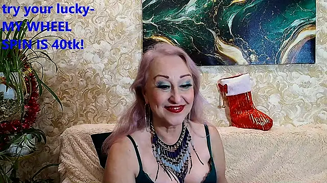  Sara  Smith  online show from 12/22/25, 07:41