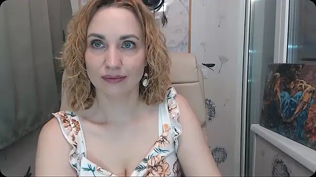 Snapshot of KatrinAlluring chatting on 01/12/26, 04:41 KatrinAlluring online show from 01/12/26, 04:41