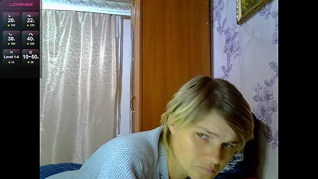Snapshot of SaraSnow_ chatting on 10/16/25, 07:33 SaraSnow  online show from 10/16/25, 07:33