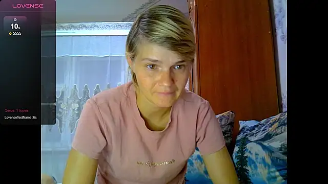 Snapshot of SaraSnow_ chatting on 09/25/25, 06:03 SaraSnow  online show from 09/25/25, 06:03