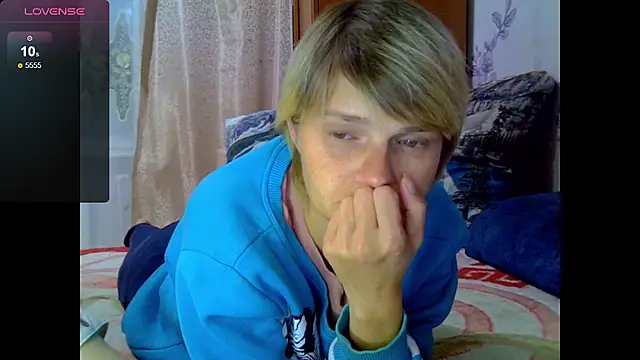 Snapshot of SaraSnow_ chatting on 10/11/25, 06:20 SaraSnow  online show from 10/11/25, 06:20