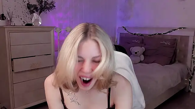 Snapshot of Leila_Vanilla chatting on 02/06/26, 05:14 Leila Vanilla online show from 02/06/26, 05:14