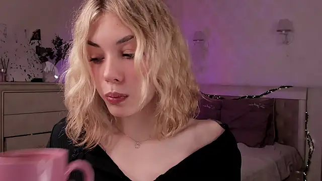 Snapshot of Leila_Vanilla chatting on 02/07/26, 05:15 Leila Vanilla online show from 02/07/26, 05:15