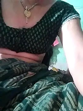 Snapshot of KIRTI12_HOT chatting on 10/01/25, 04:11 KIRTI12 HOT online show from 10/01/25, 04:11
