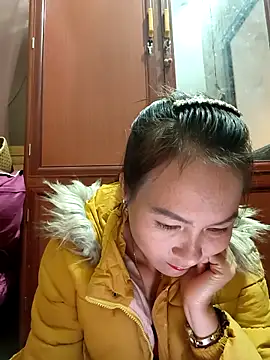 Yumyum kiw online show from 11/28/25, 02:17