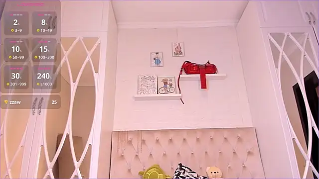 Snapshot of nooniemoon chatting on 10/25/25, 03:17 nooniemoon online show from 10/25/25, 03:17