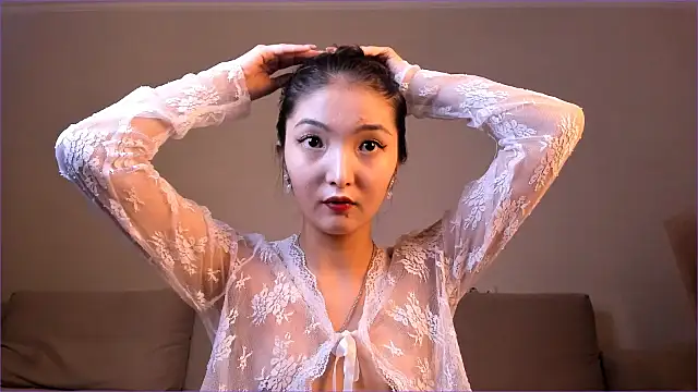 Snapshot of nooniemoon chatting on 10/01/25, 02:27 nooniemoon online show from 10/01/25, 02:27