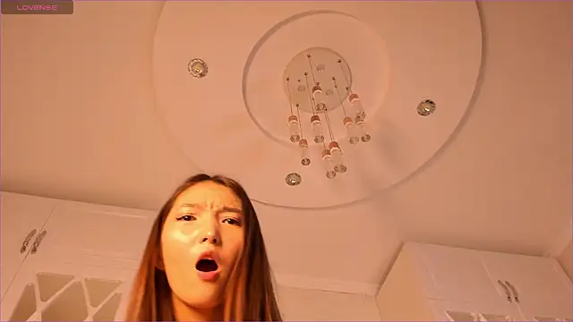 Snapshot of nooniemoon chatting on 12/16/25, 01:26 nooniemoon online show from 12/16/25, 01:26