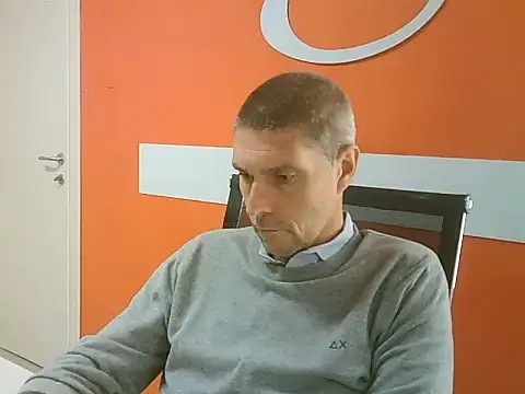Snapshot of max79ve31 chatting on 09/30/25, 11:05 max79ve31 online show from 09/30/25, 11:05