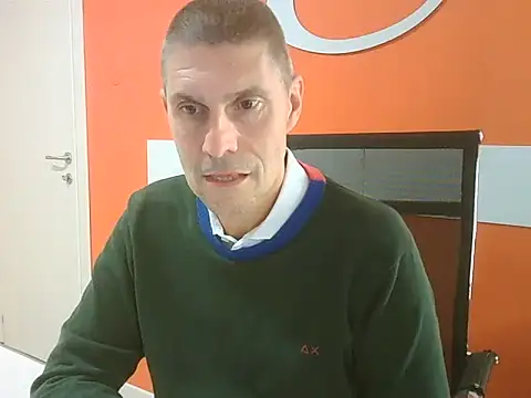 Snapshot of max79ve31 chatting on 10/10/25, 12:28 max79ve31 online show from 10/10/25, 12:28