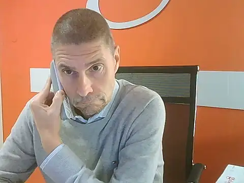 Snapshot of max79ve31 chatting on 10/20/25, 12:17 max79ve31 online show from 10/20/25, 12:17