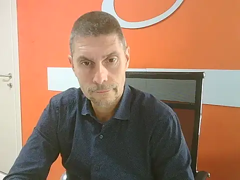 Snapshot of max79ve31 chatting on 10/14/25, 11:44 max79ve31 online show from 10/14/25, 11:44