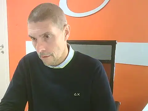 Snapshot of max79ve31 chatting on 10/22/25, 11:31 max79ve31 online show from 10/22/25, 11:31