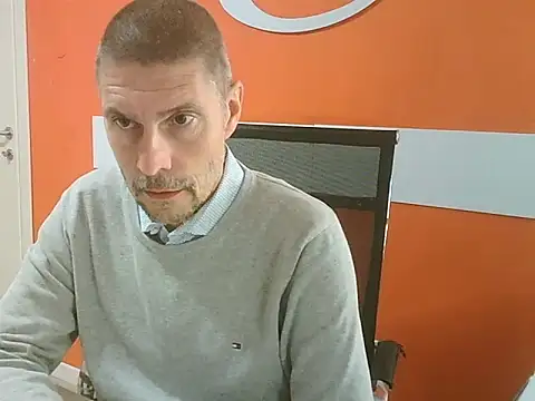 Snapshot of max79ve31 chatting on 10/08/25, 11:45 max79ve31 online show from 10/08/25, 11:45