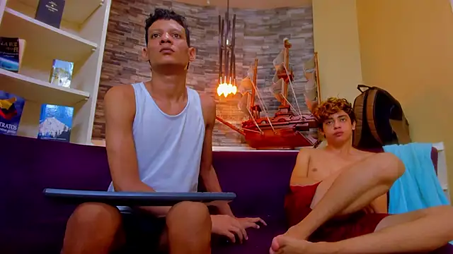 Snapshot of PoisonGuys chatting on 12/05/25, 10:25 PoisonGuys online show from 12/05/25, 10:25