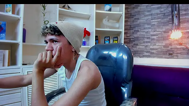 Snapshot of PoisonGuys chatting on 11/30/25, 12:06 PoisonGuys online show from 11/30/25, 12:06