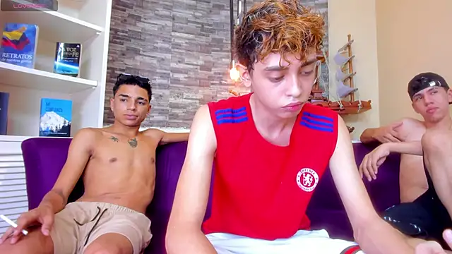 Snapshot of PoisonGuys chatting on 10/25/25, 11:05 PoisonGuys online show from 10/25/25, 11:05