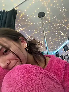 Snapshot of icy_pisces chatting on 12/14/25, 07:47 icy pisces online show from 12/14/25, 07:47