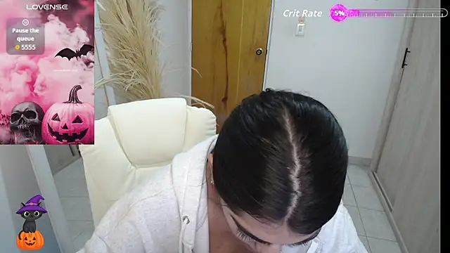 Snapshot of amarasilk_ chatting on 10/15/25, 10:12 amarasilk online show from 10/15/25, 10:12